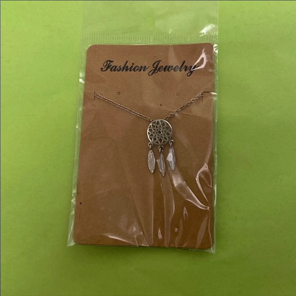 ⭐️Last one! NWT Boho Dream Catcher Necklace - Picture 2 of 3